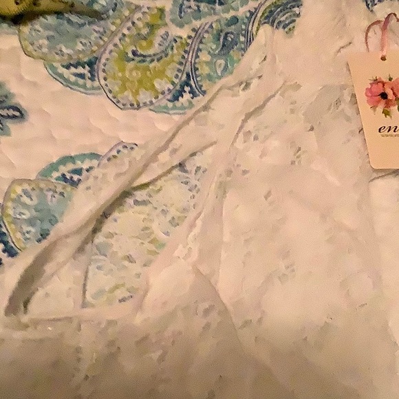 Kimmie lace mock neck tank - Picture 5 of 6